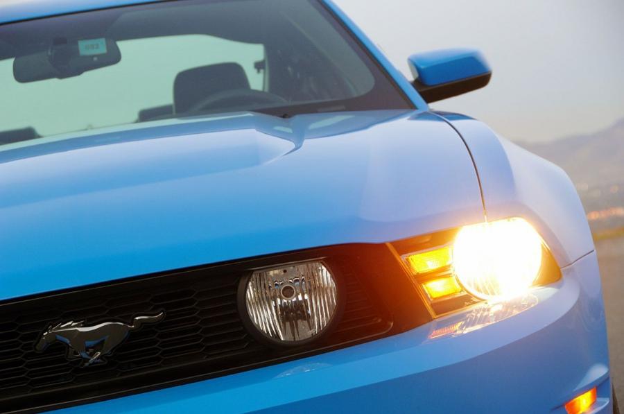  Ford Mustang GT 2010 года  (фото 107 из 213)